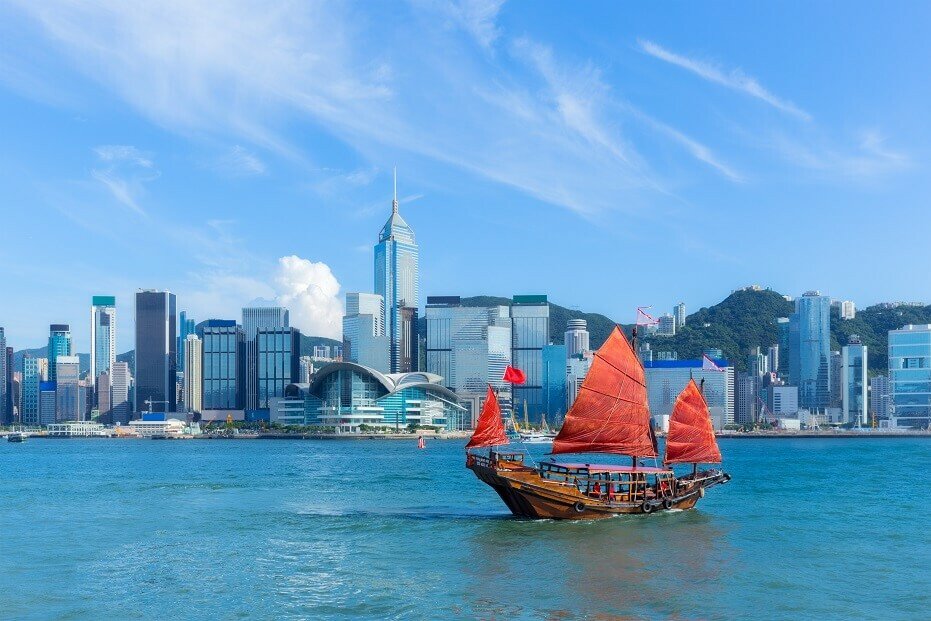 Hong Kong Financial Chief Pushes for Web3 Adoption Despite Market Volatility – Next Crypto Hub?
